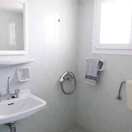 Dora * Parikia (Paros)