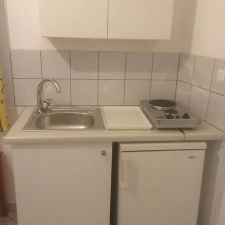 Apartment Dora *