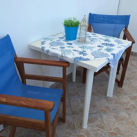 Dora * Parikia (Paros)