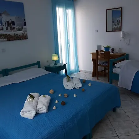 Dora * Parikia (Paros)